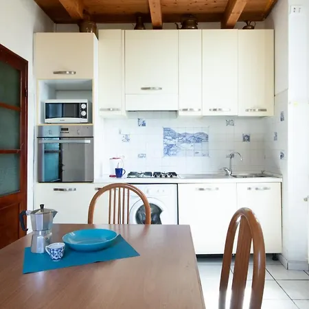 Aria Di Apartment *